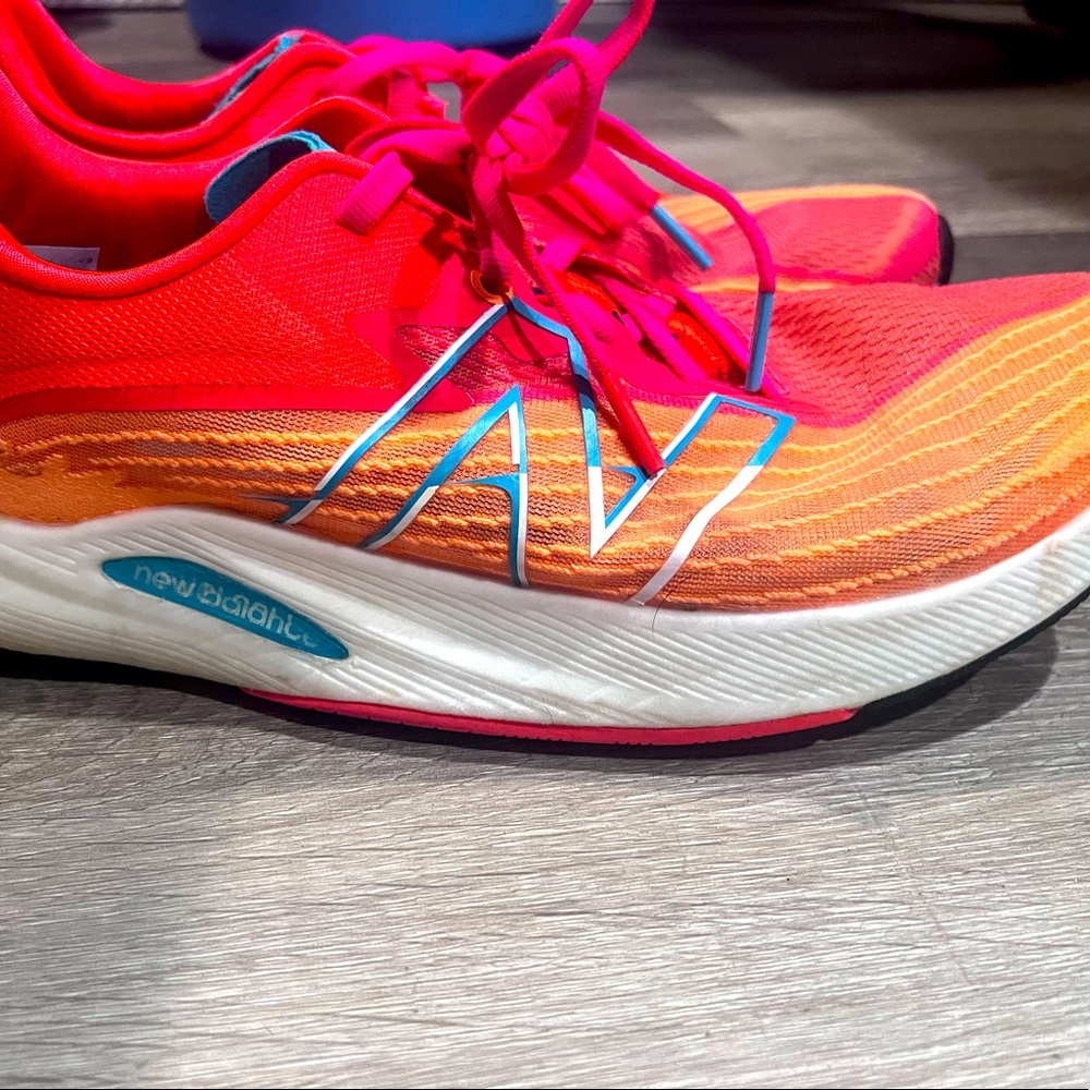 New balance fuel cell rebel v2 running shoes womens size 10